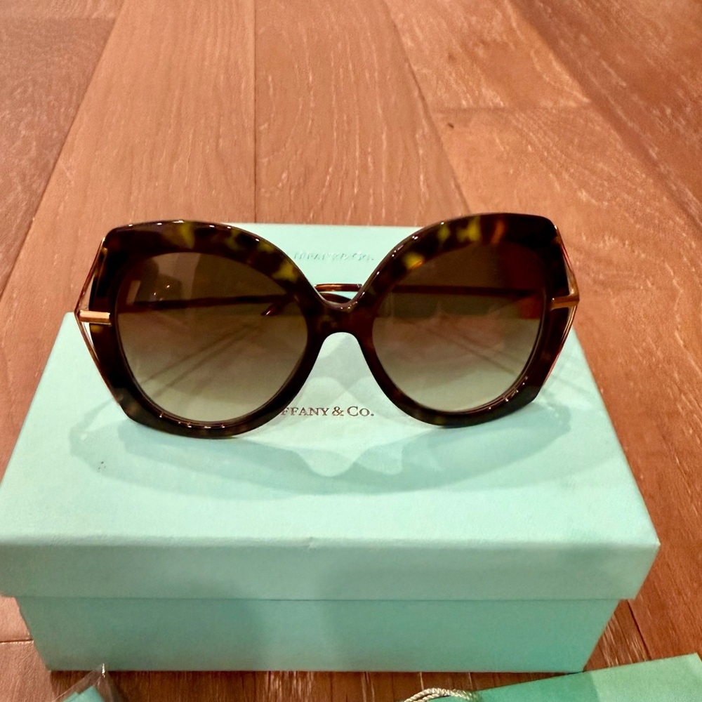 Tiffany & Co. Women's Tortoiseshell Sunglasses with Gradient Brown gold accents - Picture 2 of 16
